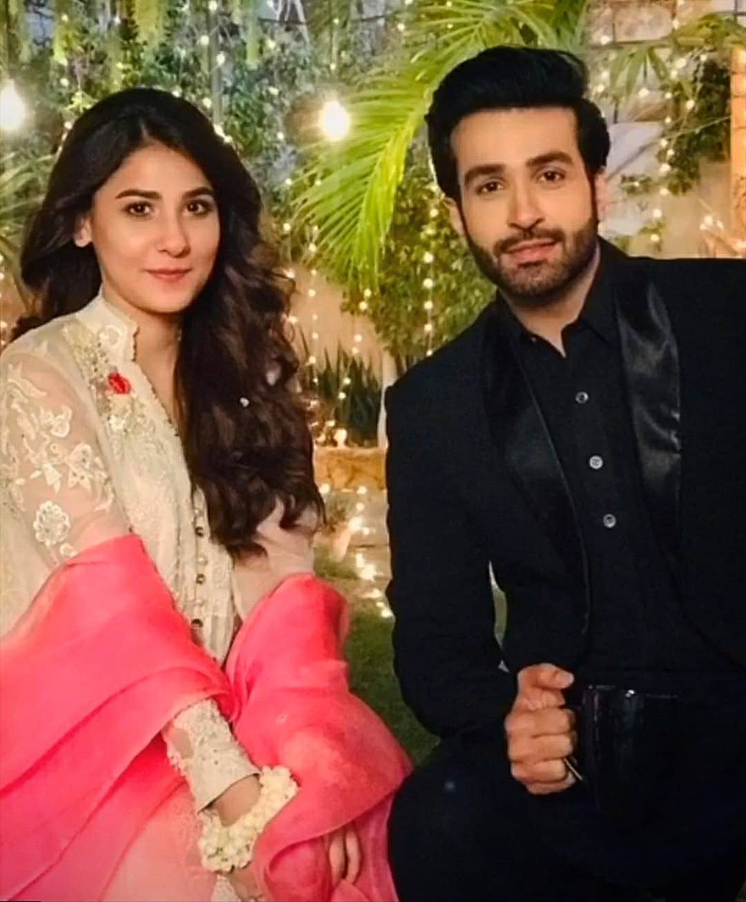 Worth-Watching Pictures of Azfar Rehman With Fellow Friends | Reviewit.pk