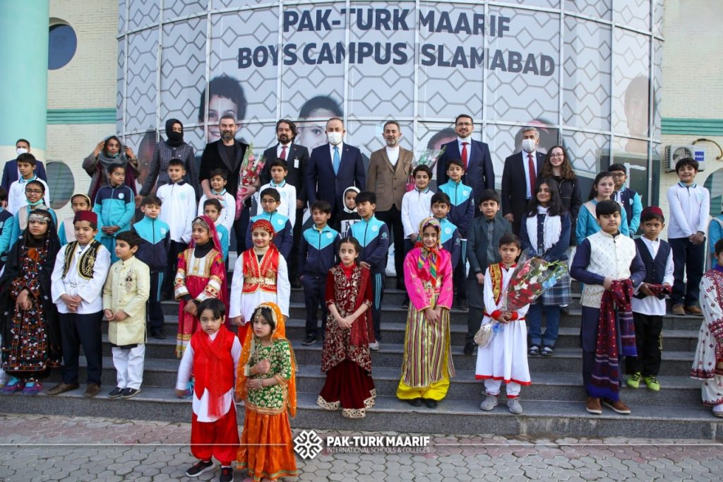 Ertuğrul Famed Bamsi And Artuk Bey Arrives In Pakistan