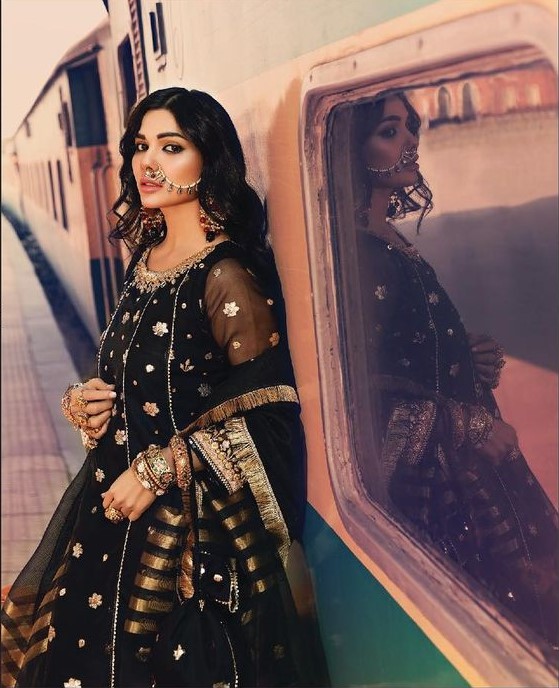 Sara Loren Pulls Off Traditional Looks Like A Pro In Her Latest Shoot