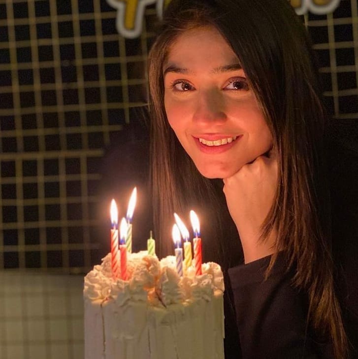 Dur-e-Fishan Saleem Celebrates Her Birthday With Her Co-Stars