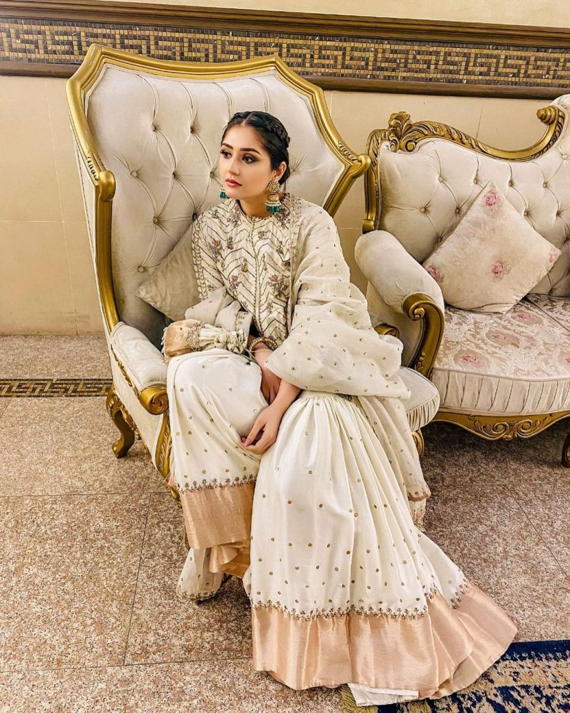 Dur-e-Fishan Saleem Looks Drop Dead Gorgeous At A Family Wedding