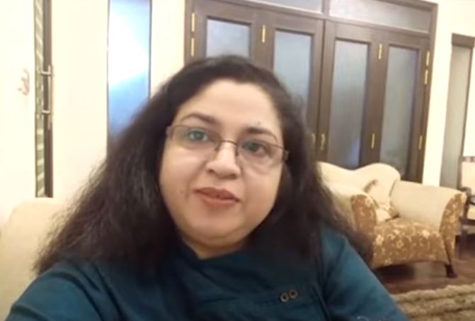 Famous Writer Faiza Iftikhar Talks About Her Personal Life And Family