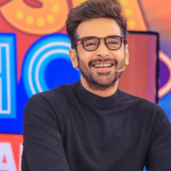 Latest Best Candid Photos of Faysal Qureshi That Will Steal Your Heart