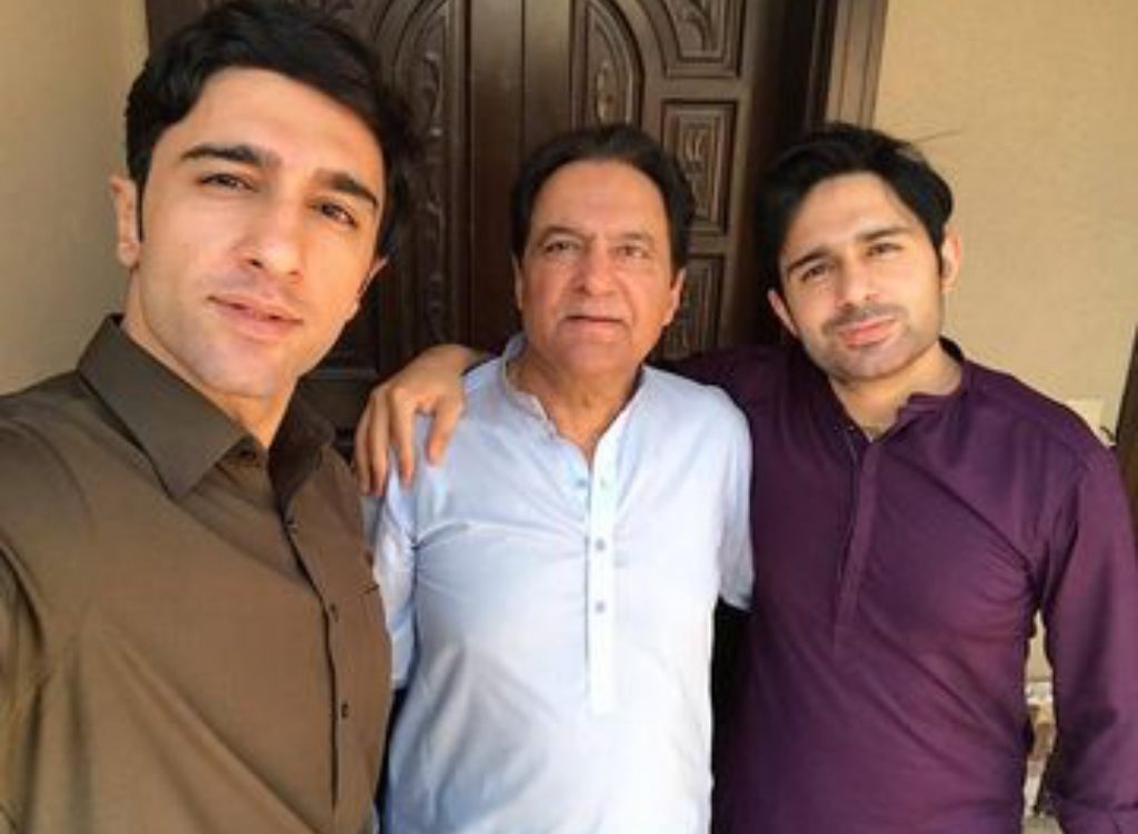 Unseen Pictures of Firdous Jamal With His Sons