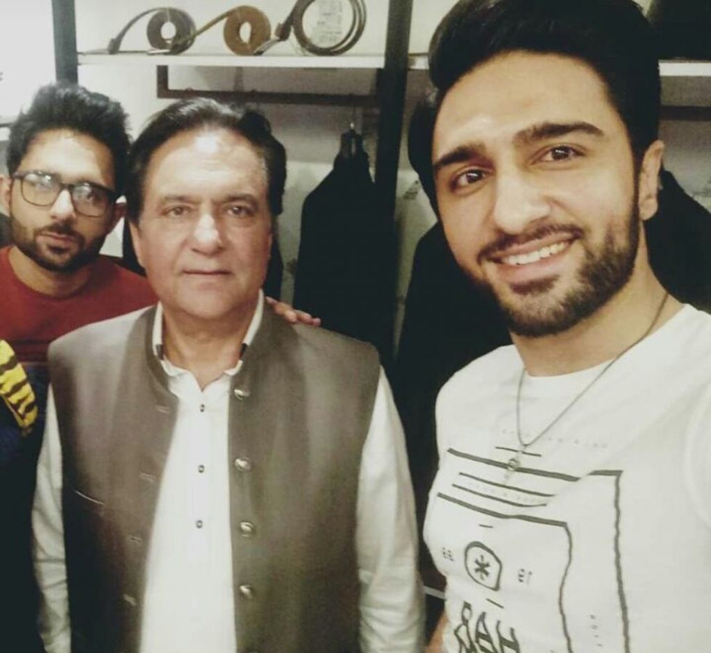 Unseen Pictures of Firdous Jamal With His Sons