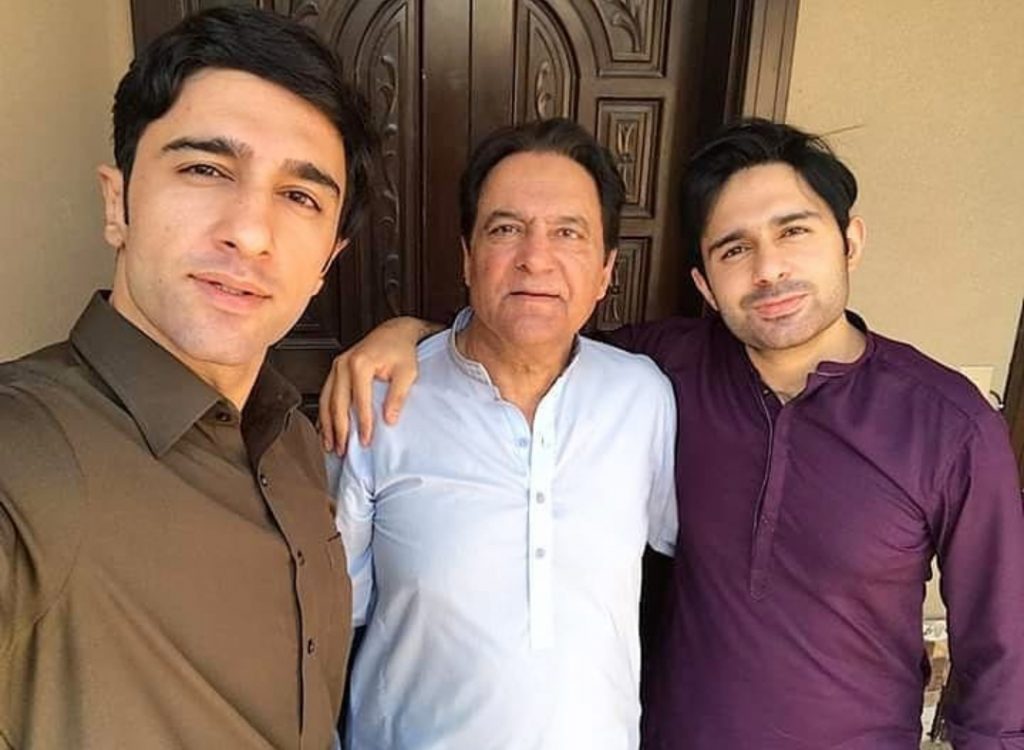 Unseen Pictures of Firdous Jamal With His Sons