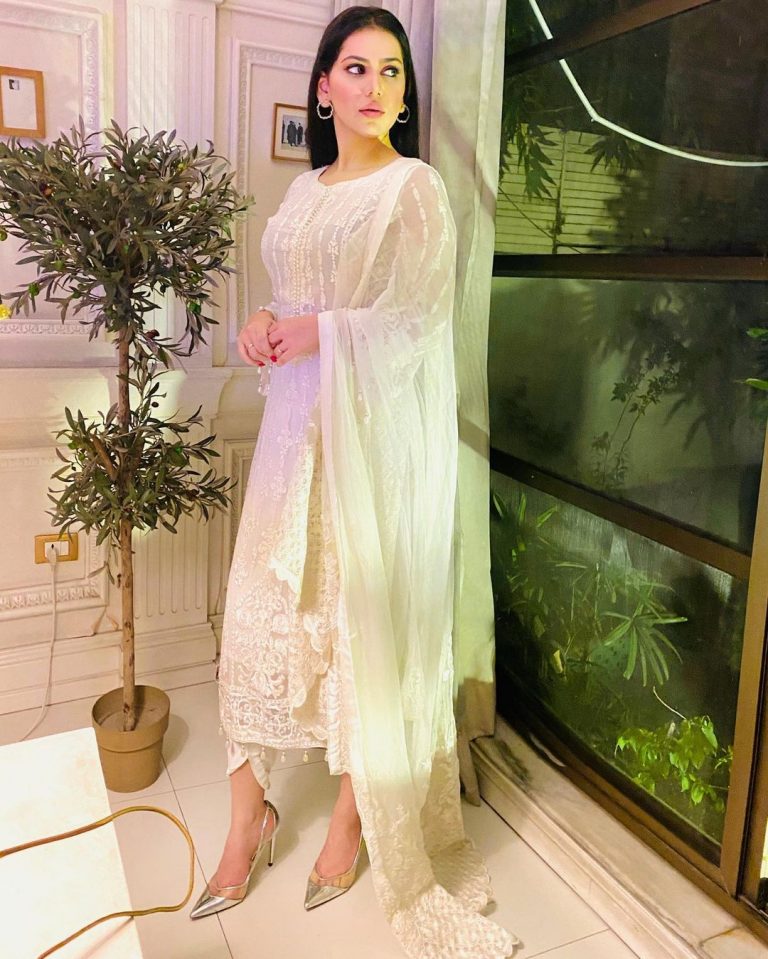 Incredibly Pretty Pictures of Ghana Ali in Pastel Colors | Reviewit.pk