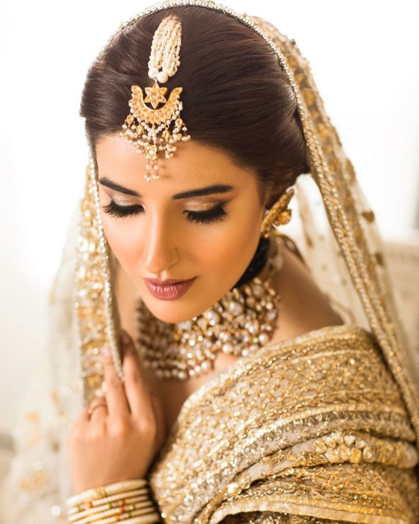 Hareem Farooq Looks Undeniably Gorgeous In Beautiful Bridal Attire