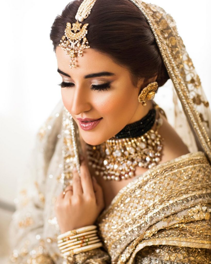 Hareem Farooq Looks Undeniably Gorgeous In Beautiful Bridal Attire