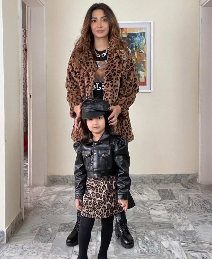 Hira Tareen Pictures With Daughter