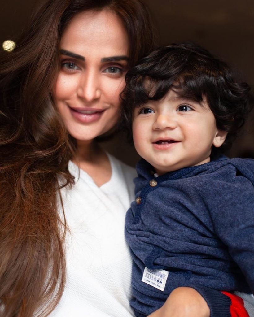 Never-seen Photos of Mehreen Syed With Her Kids and Family