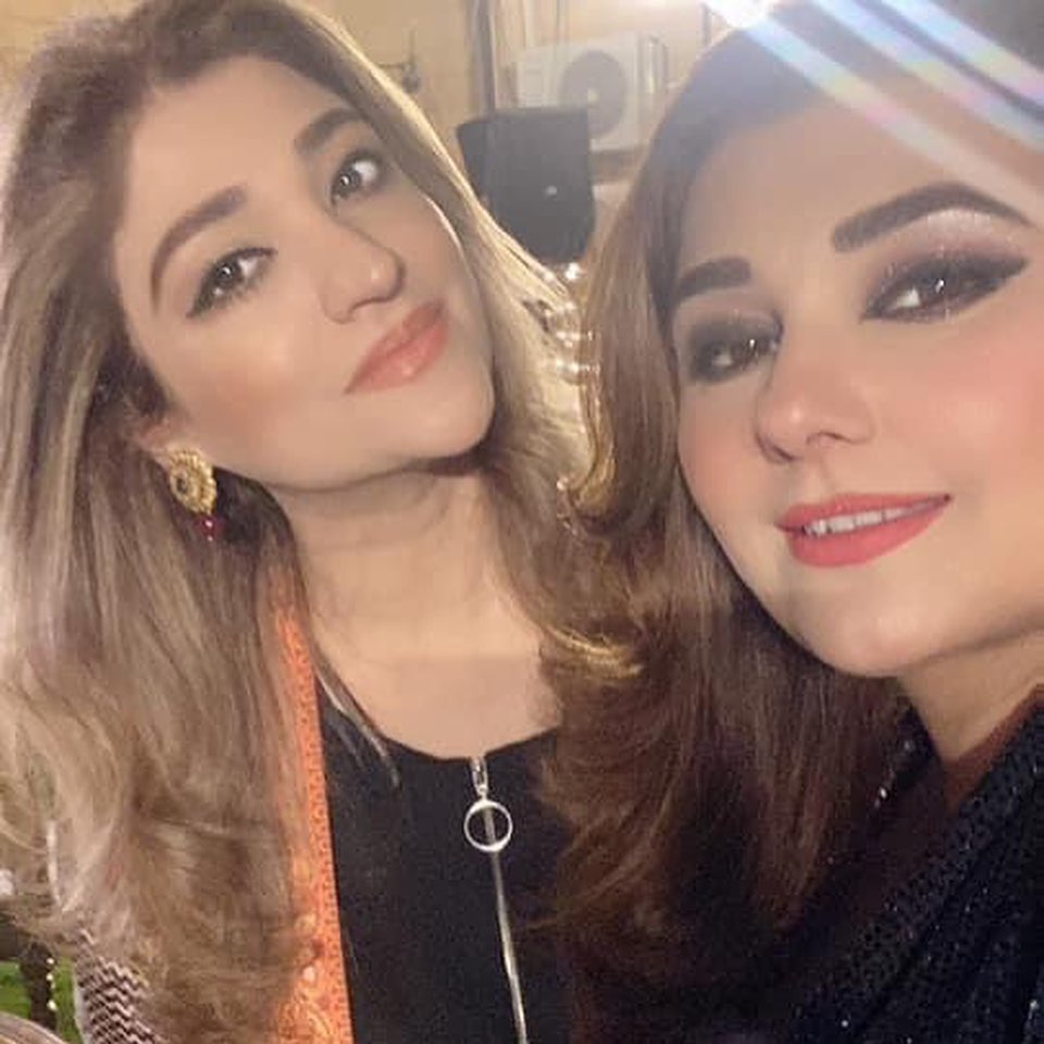 Latest Clicks of javeria Saud with her Friends