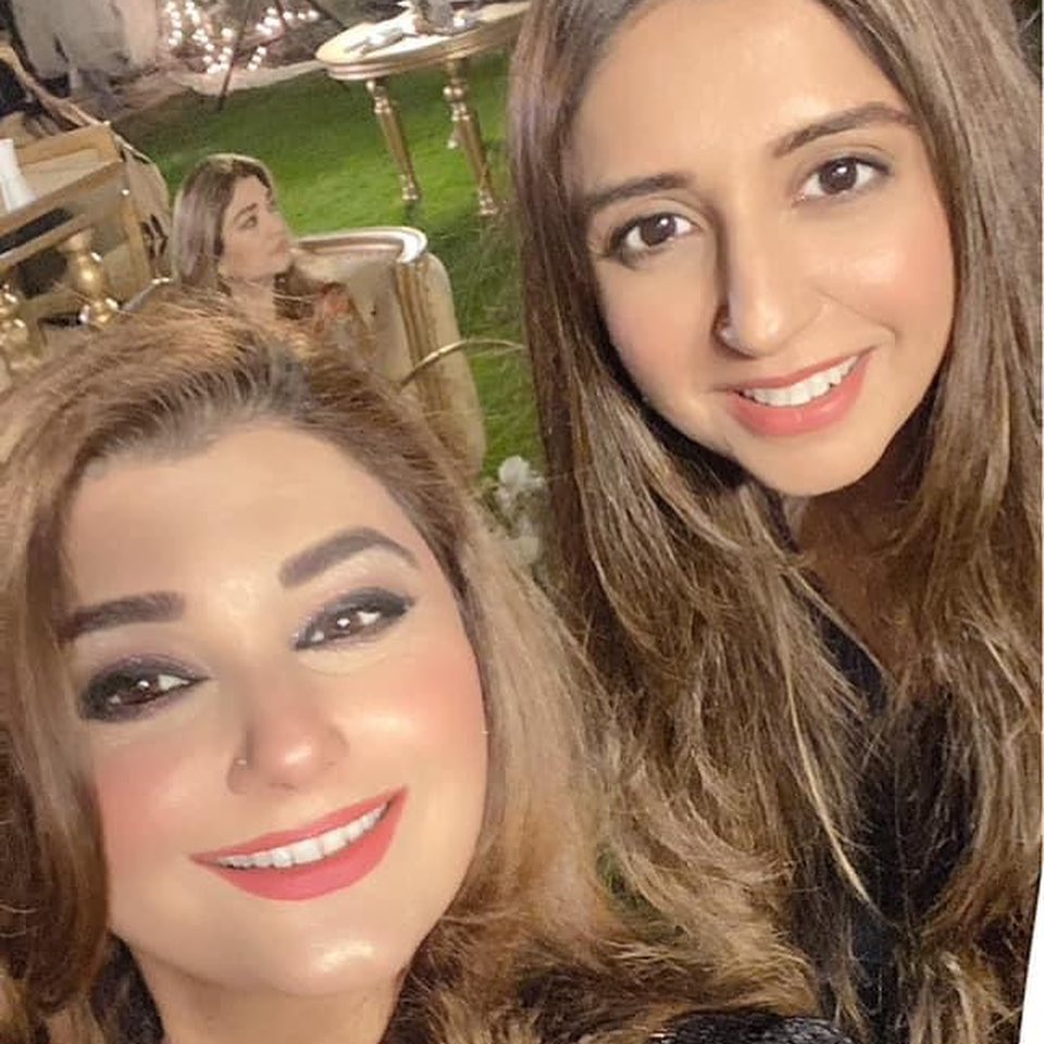 Latest Clicks of javeria Saud with her Friends