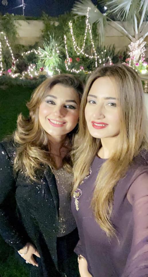 Latest Clicks of javeria Saud with her Friends