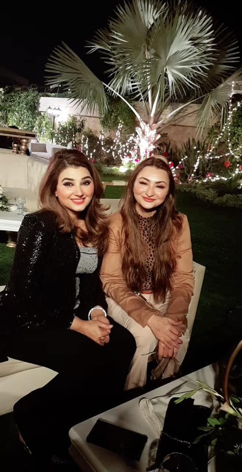Latest Clicks of javeria Saud with her Friends