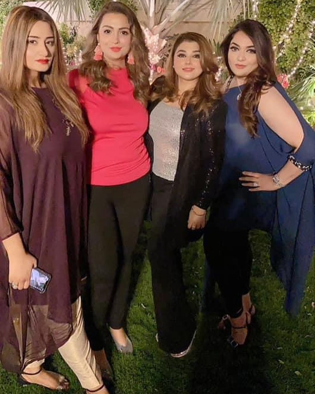 Latest Clicks of javeria Saud with her Friends