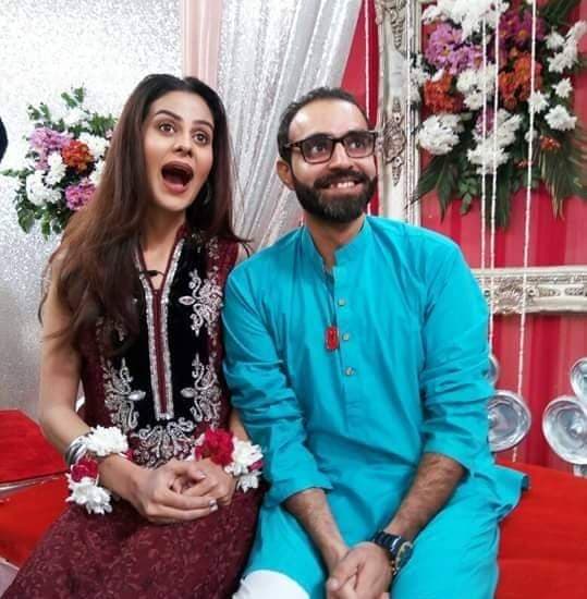 Jinaan Hussain Pictures With Husband