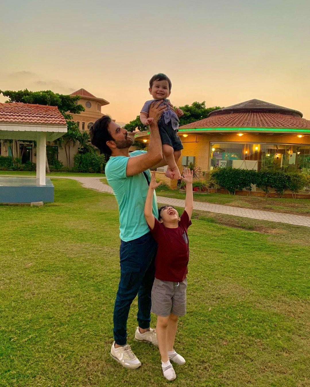 Beautiful Clicks of Junaid Khan with his Family