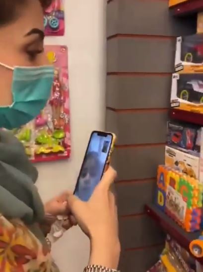 Maryam Nawaz Spotted Toy Shopping For Her Granddaughter At A Local Store