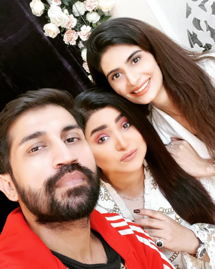 Unseen Photos of Madiha Iftikhar With Her Immediate Family