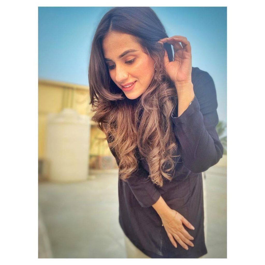 Maham Amir Looks Adorable In Her Latest Pictures