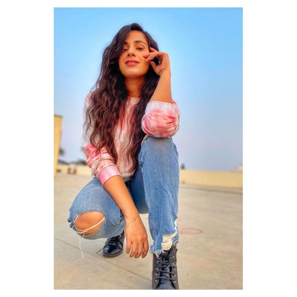 Maham Amir Looks Adorable In Her Latest Pictures