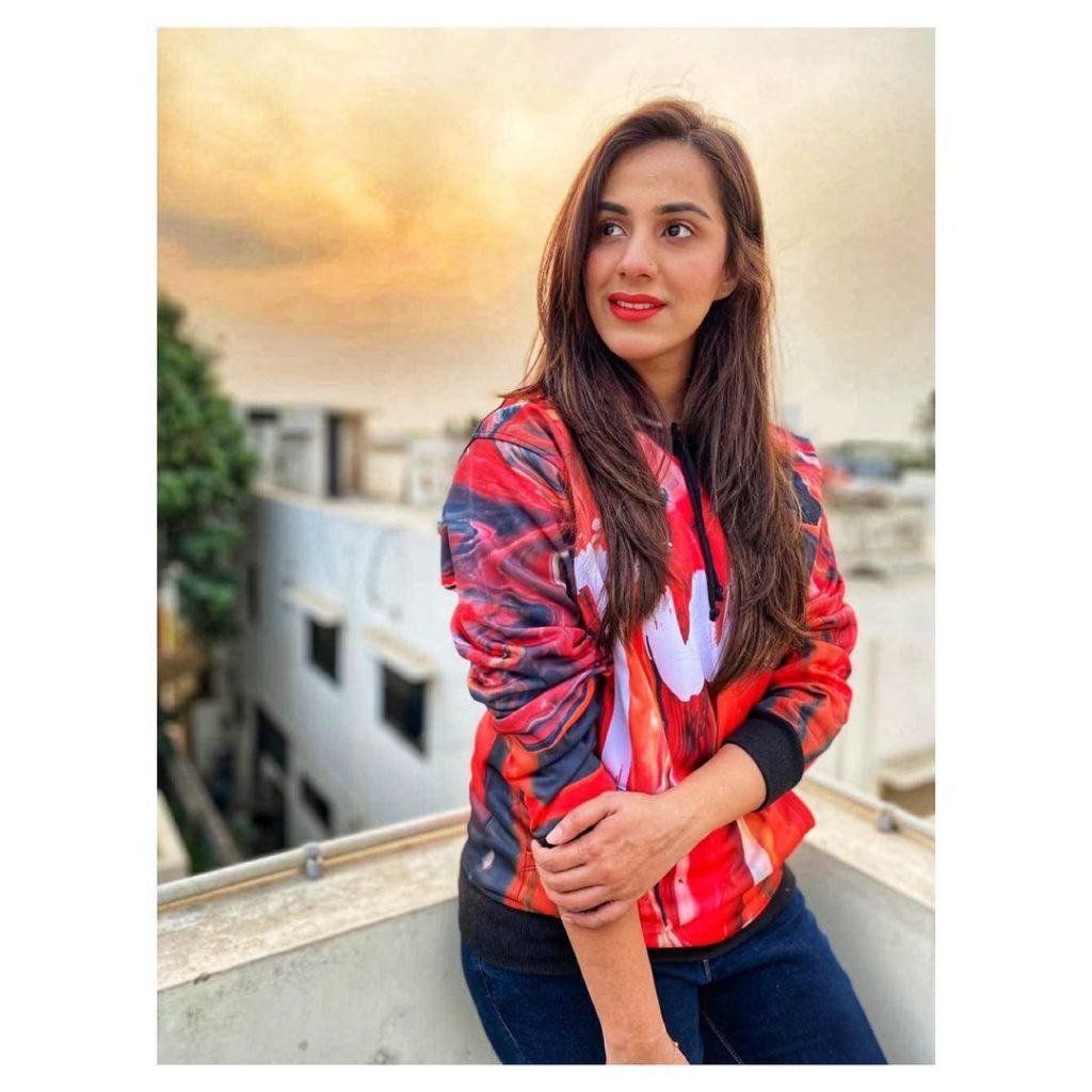 Maham Amir Looks Adorable In Her Latest Pictures