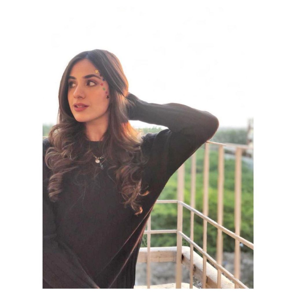 Maham Amir Looks Adorable In Her Latest Pictures