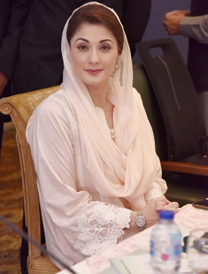 Maryam Nawaz Spotted Toy Shopping For Her Granddaughter At A Local Store