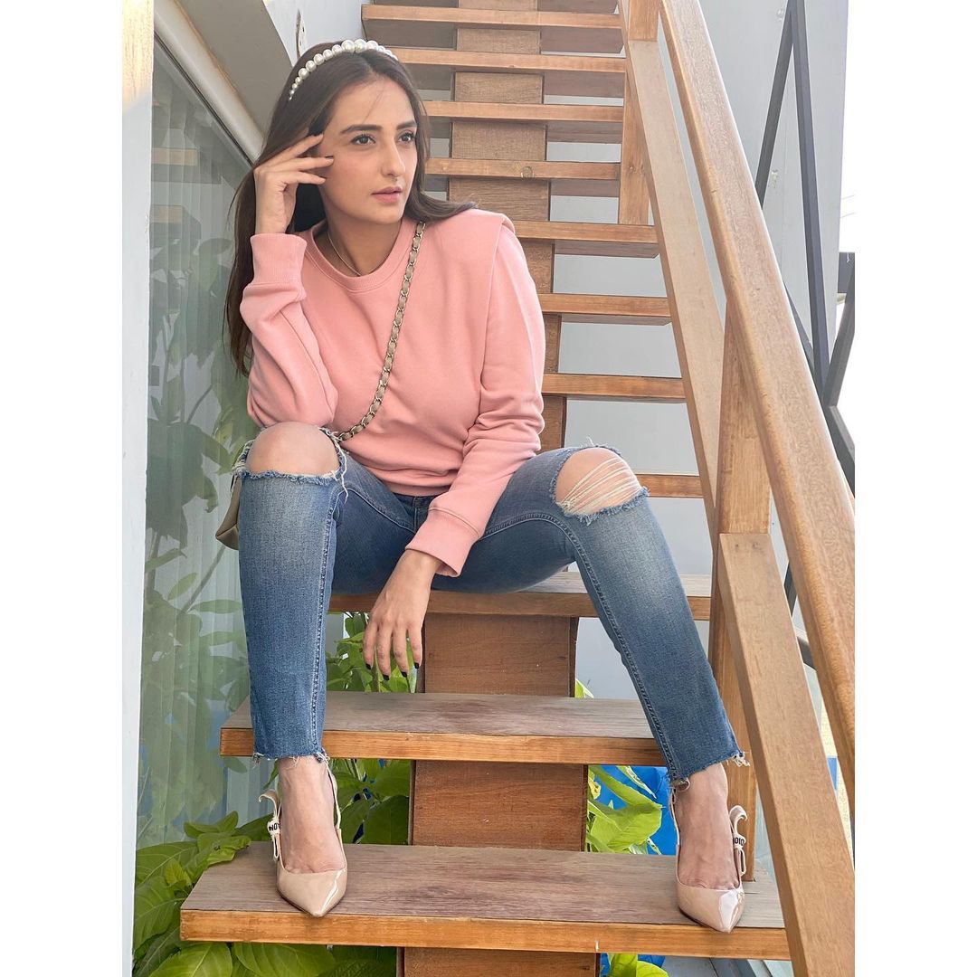 Momal Sheikh is Looking Gorgeous in her Latest Pictures
