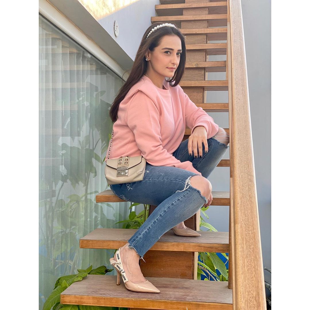 Momal Sheikh is Looking Gorgeous in her Latest Pictures