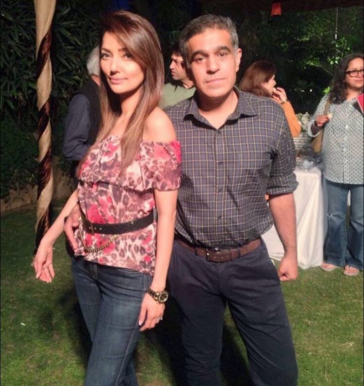 Natasha Hussain Celebrated 25th Wedding Anniversary | Reviewit.pk