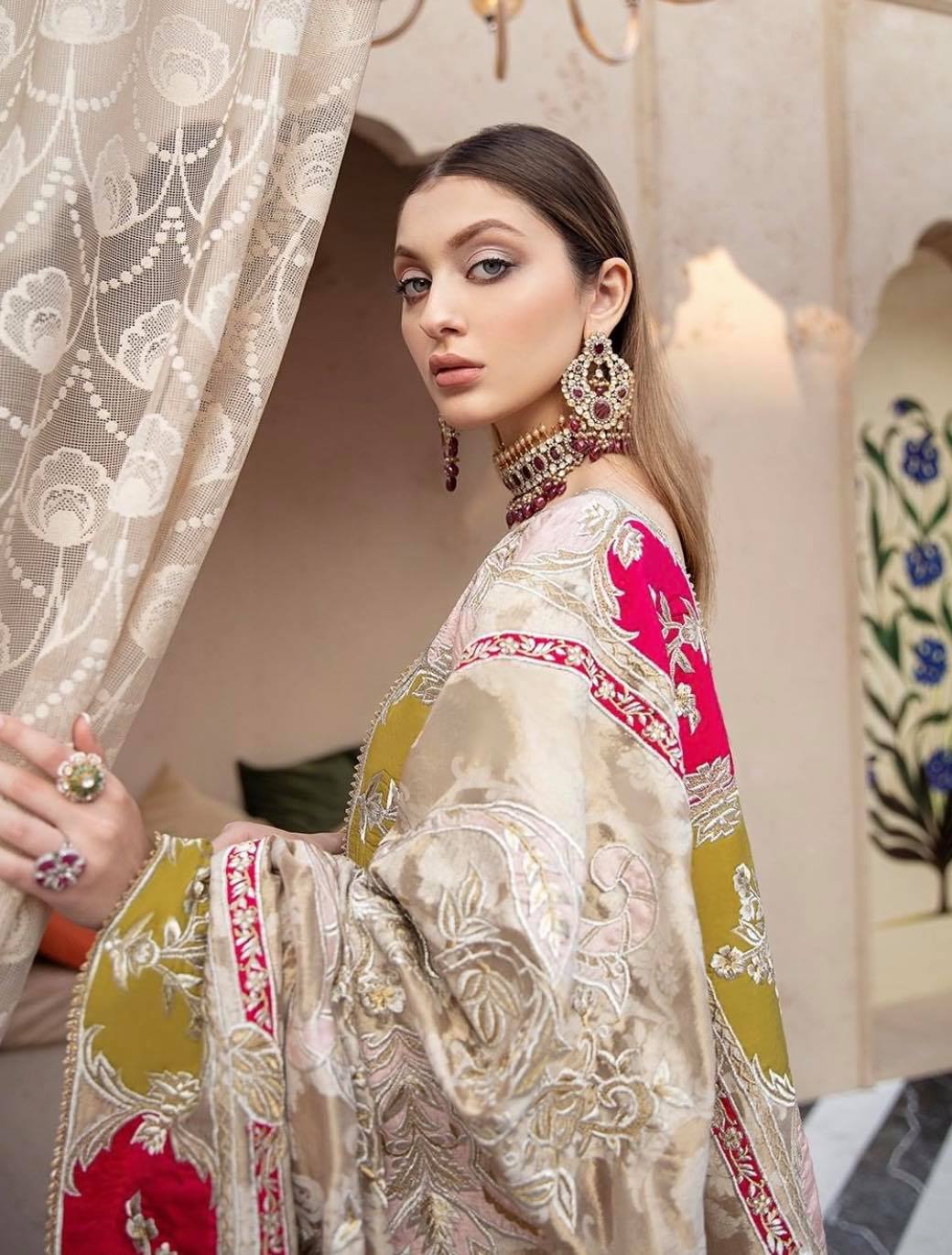 Pakistani Celebrities Best Formal Wear Inspiration 2021