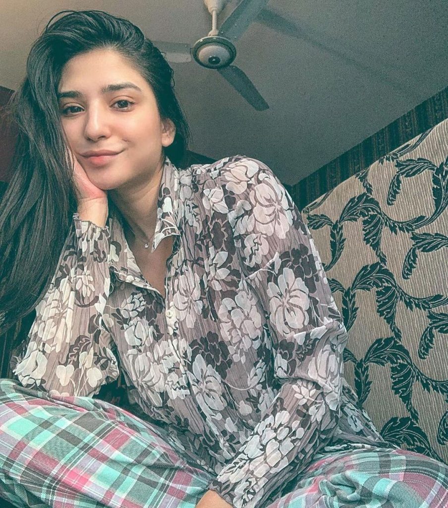 Casual Photos of Ramsha Khan at Her Home