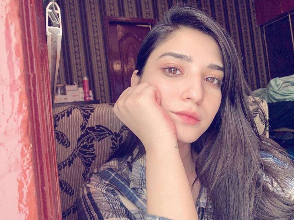 Casual Photos of Ramsha Khan at Her Home