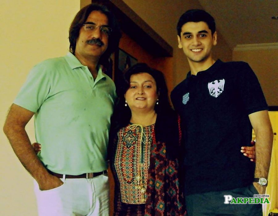 Beautiful Pictures Of Raza Talish With His Family