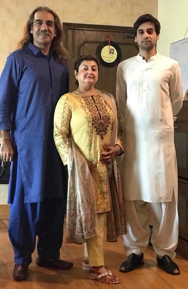 Beautiful Pictures Of Raza Talish With His Family