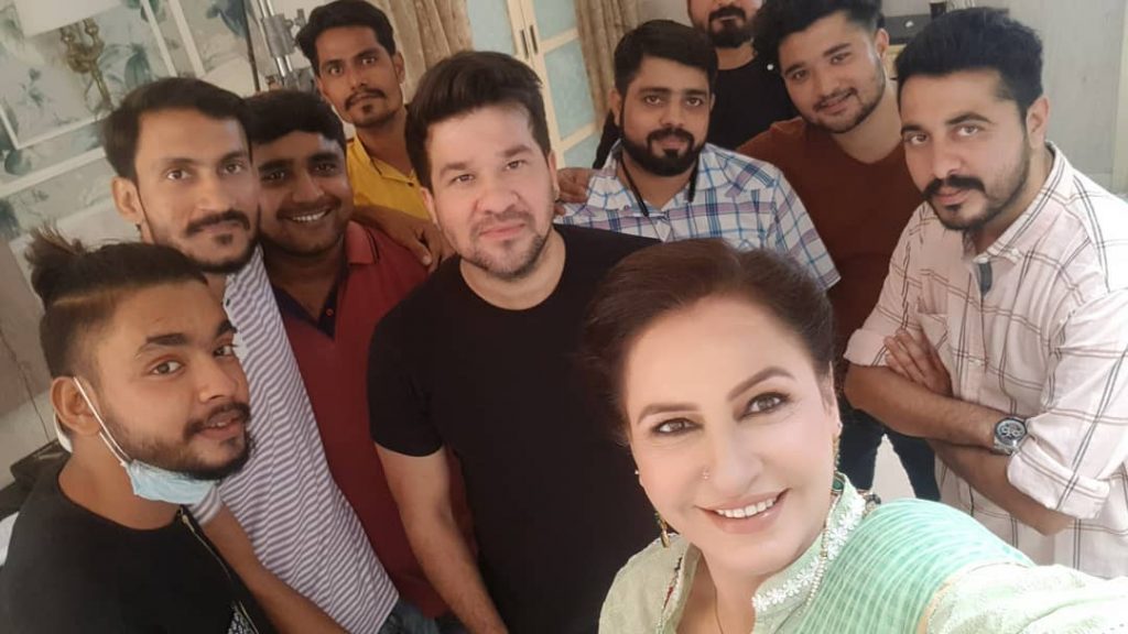 Glowing Pictures of Saba Faisal On The Sets