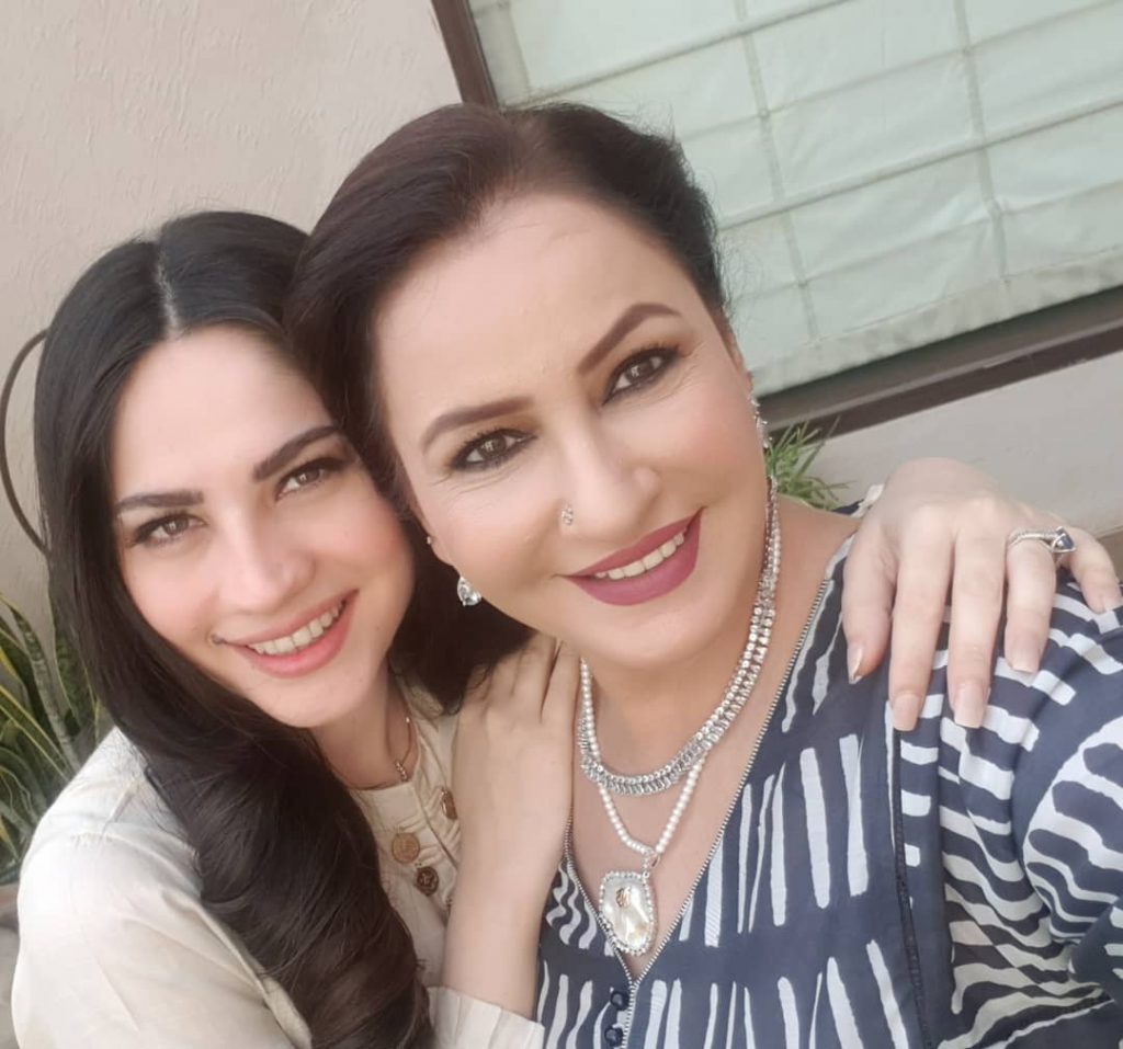 Glowing Pictures of Saba Faisal On The Sets