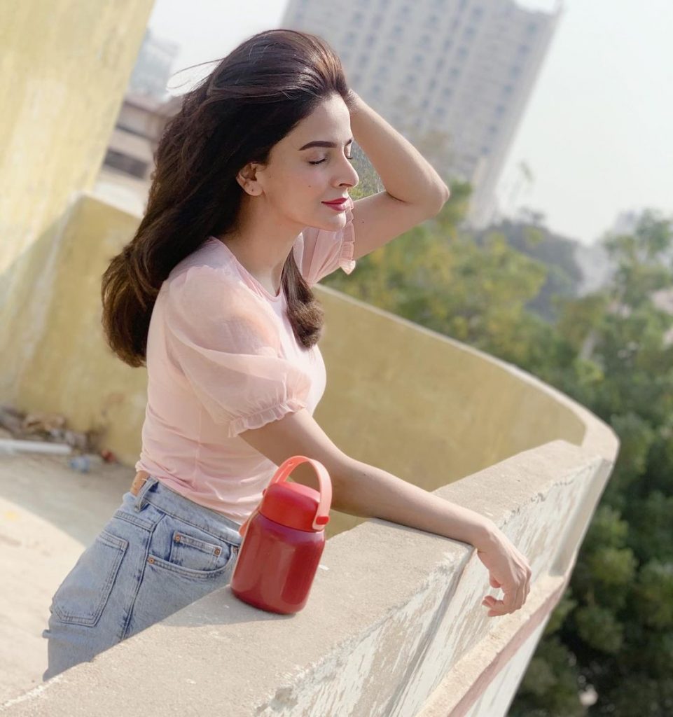 Saba Qamar Effortlessly Flaunting Red Lip Color