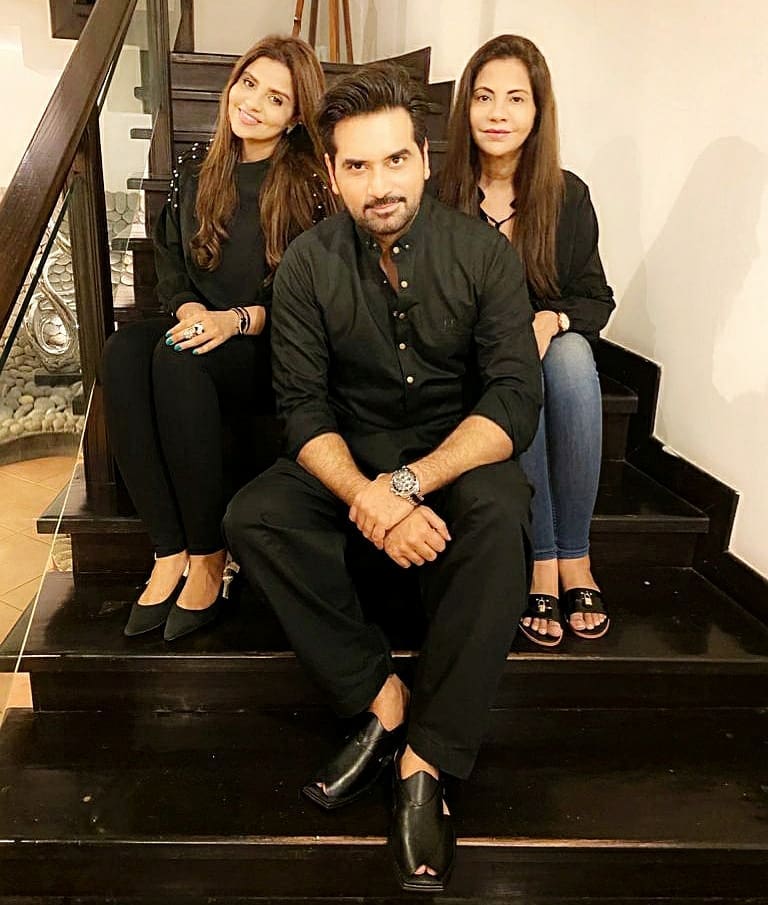 Latest Glimpse of Samina Humayun Saeed With Her Family