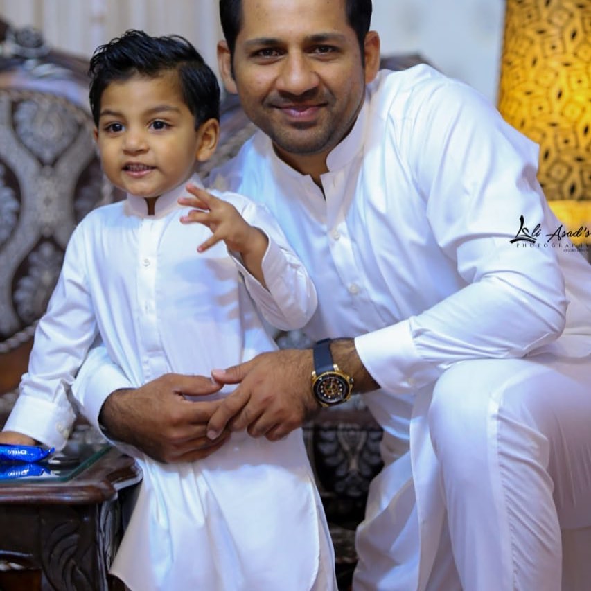 Sarfaraz Ahmed Celebrates His Son's Birthday With His Team