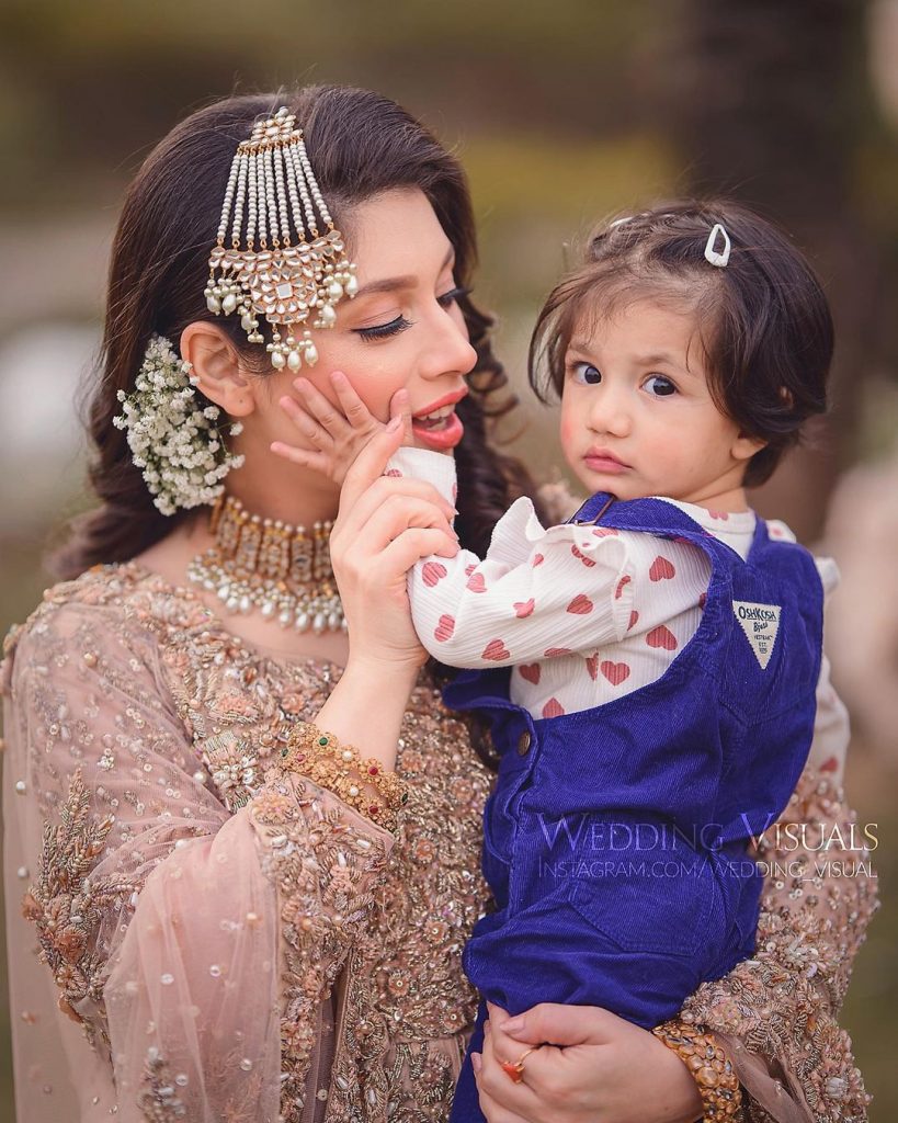 Adorable Pictures Of Sidra Batool With Her Daughter