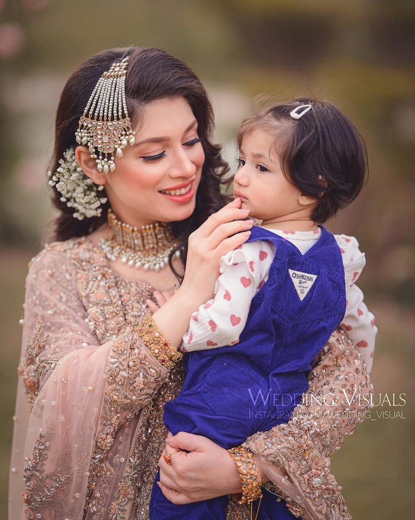 Adorable Pictures Of Sidra Batool With Her Daughter