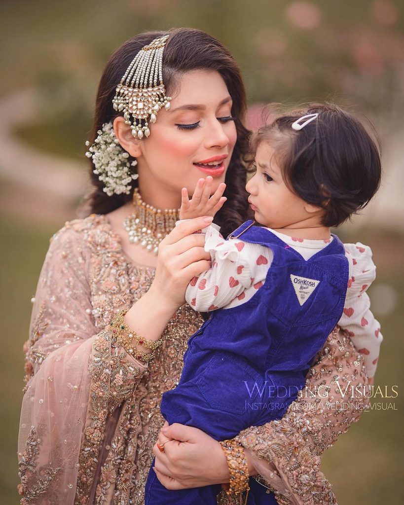 Adorable Pictures Of Sidra Batool With Her Daughter