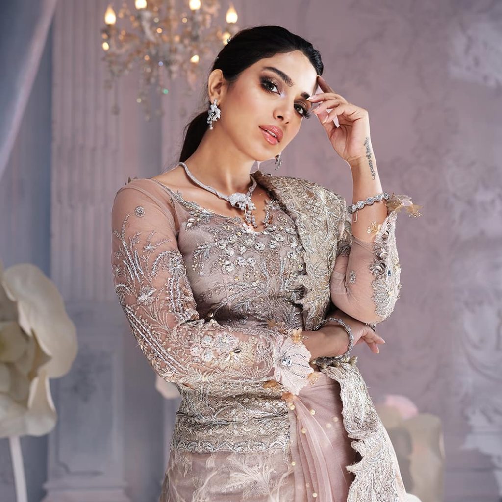 Latest Collection Of Shiza Hassan Featuring Sonya Hussyn