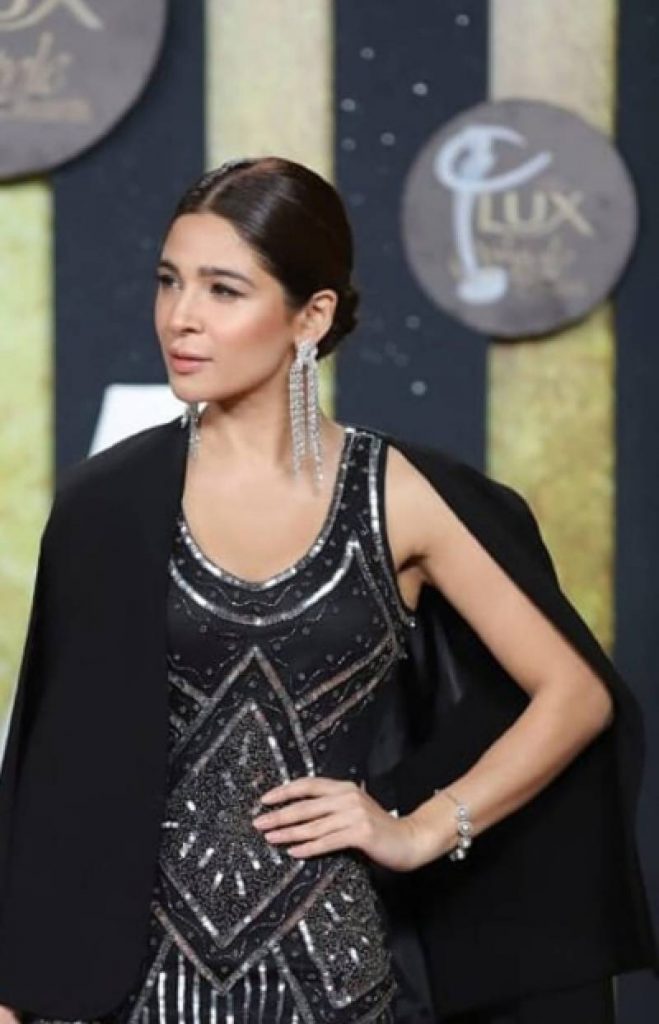 Ayesha Omer Schools A Troll On Her Own Choice Of Clothing