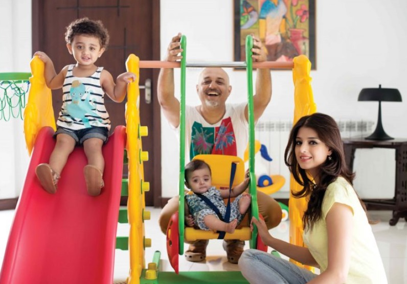 Awesome Family Photos of Ali Azmat