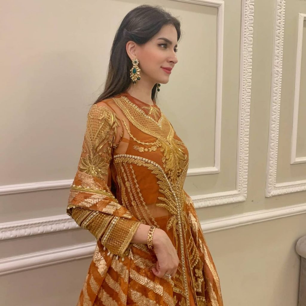 Aisam-ul-Haq's Wife Looks Exquisite In Shiza Hassan Luxury Pret