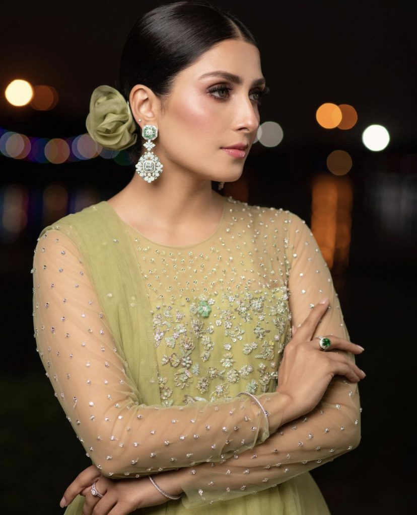 Ayeza Khan Looks Gorgeous At Launch Of Himalaya Pakistan